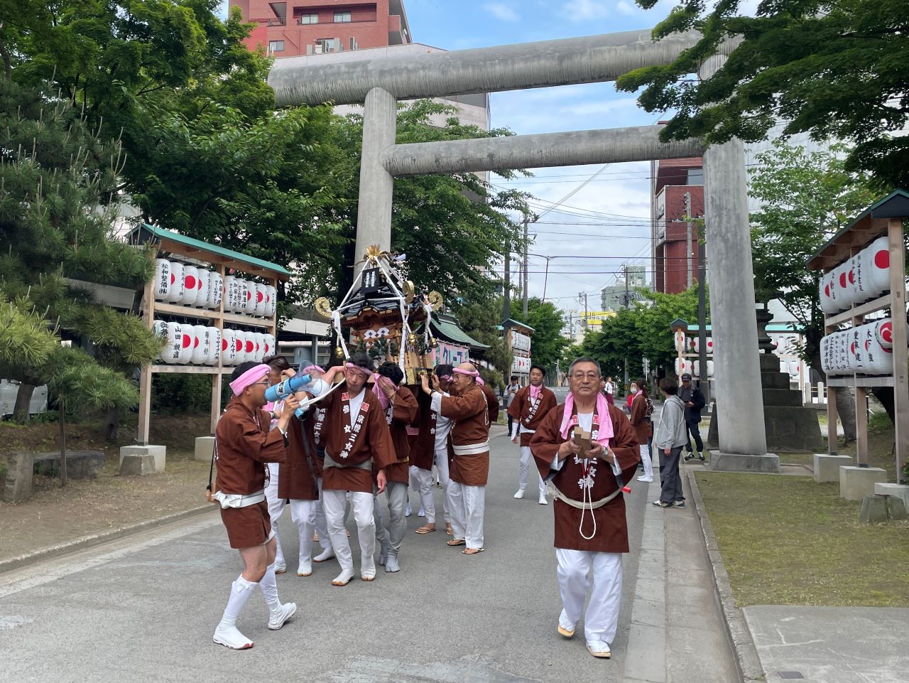両社例大祭神輿渡御の様子6